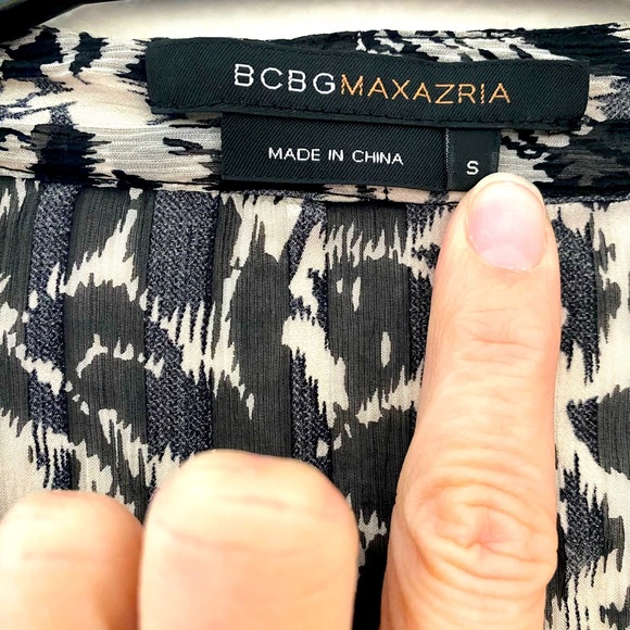 Women’s BCBG size S top. It is black print - Picture 3 of 4